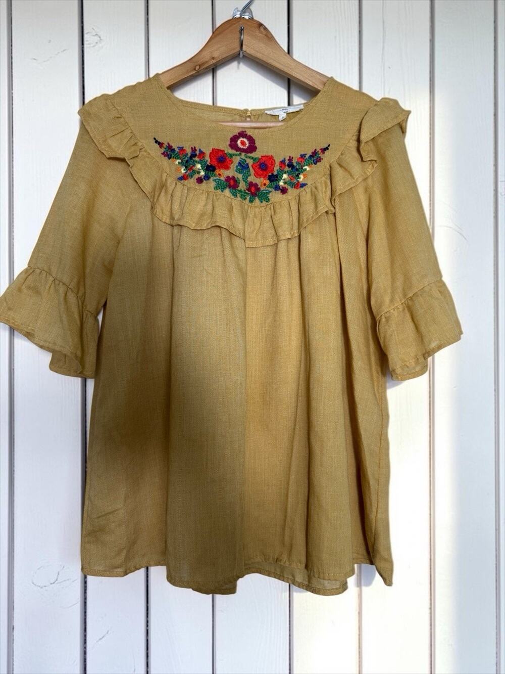 Entro Women's Floral Embroidered Top Blouse Size S Short Sleeve Ruffle Yellow